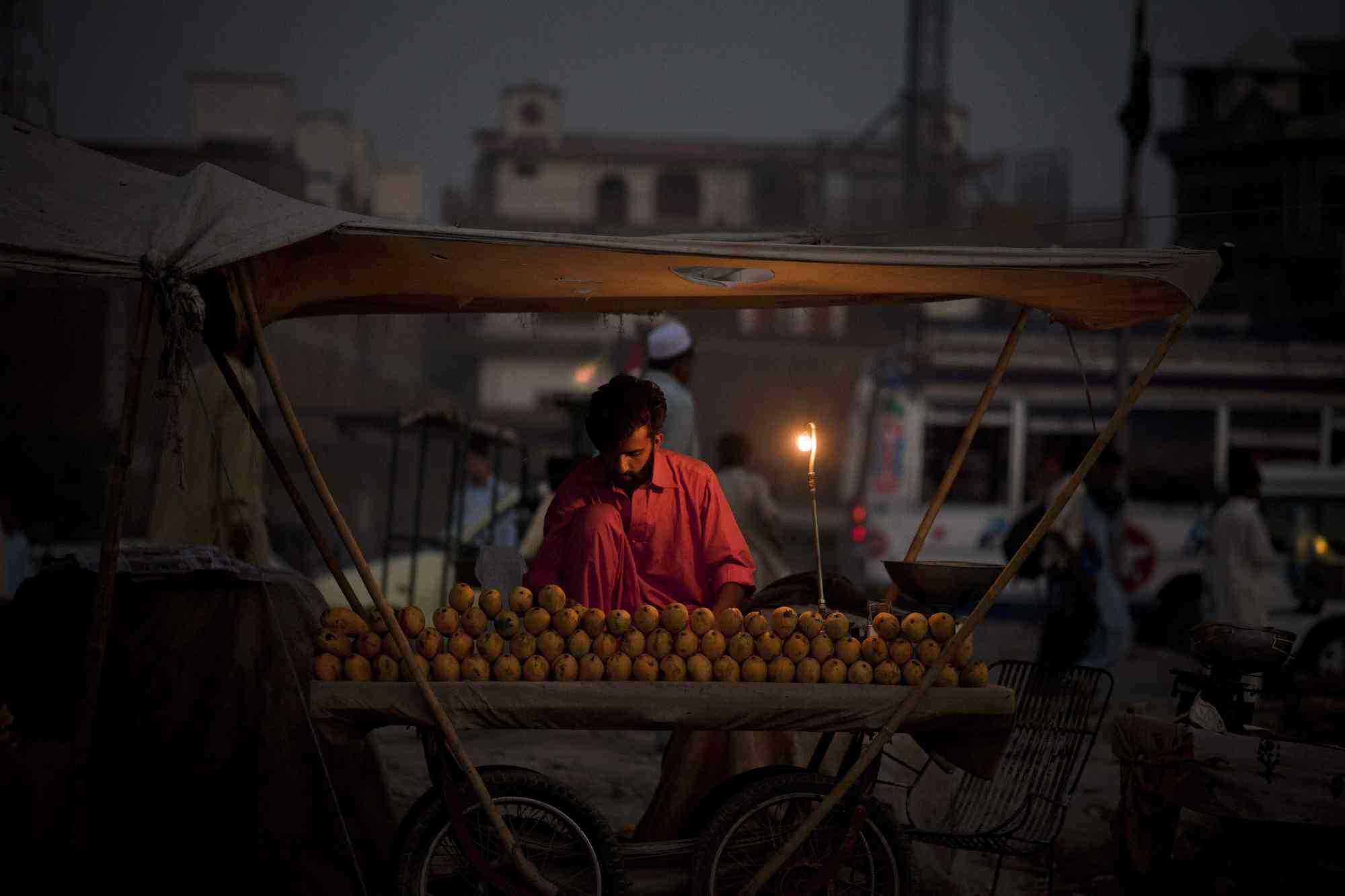 A Pakistani mango seller waits for customers in a fruit market in Islamabad, Pakistan. The country is the world’s sixth-largest mango exporter. Photo: AP 