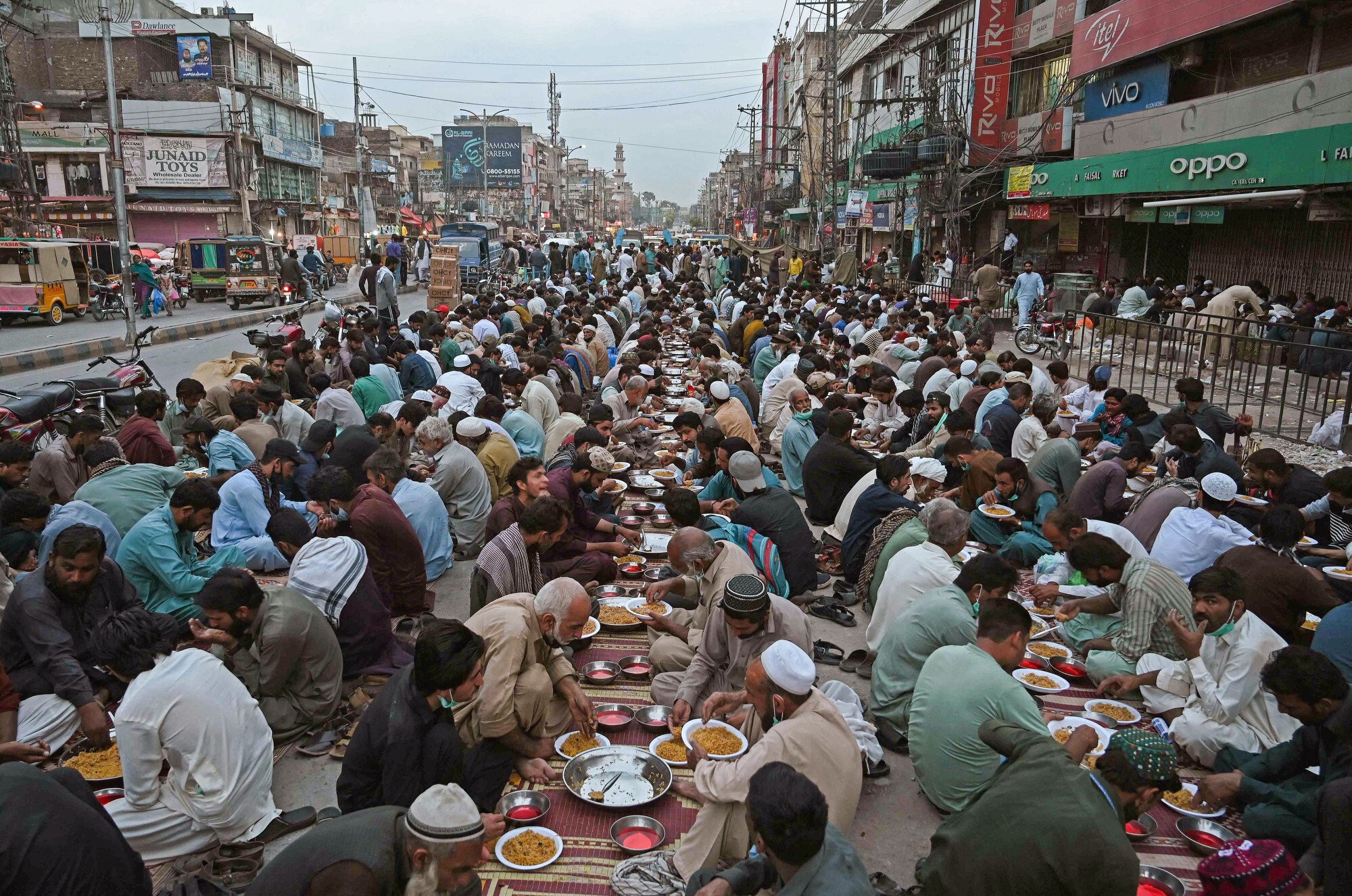 Muslim devotees break their Iftar fast along a road during the holy month of Ramadan in Rawalpindi on April 28. Pakistan has the world’s second-largest Muslim population. Photo: AFP